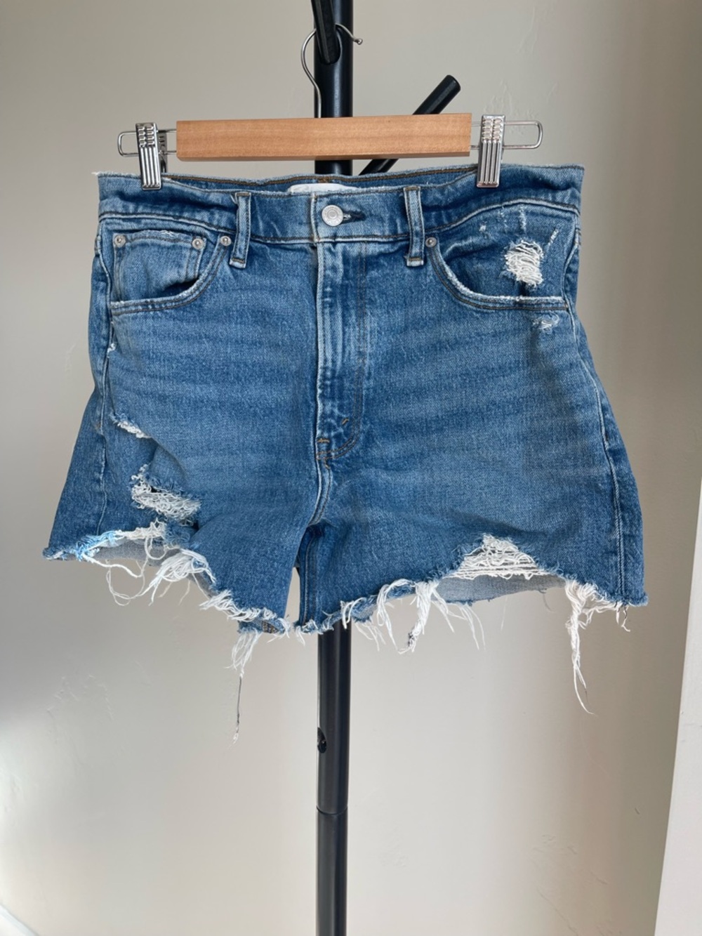 Abercrombie & Fitch 4” Mom Short